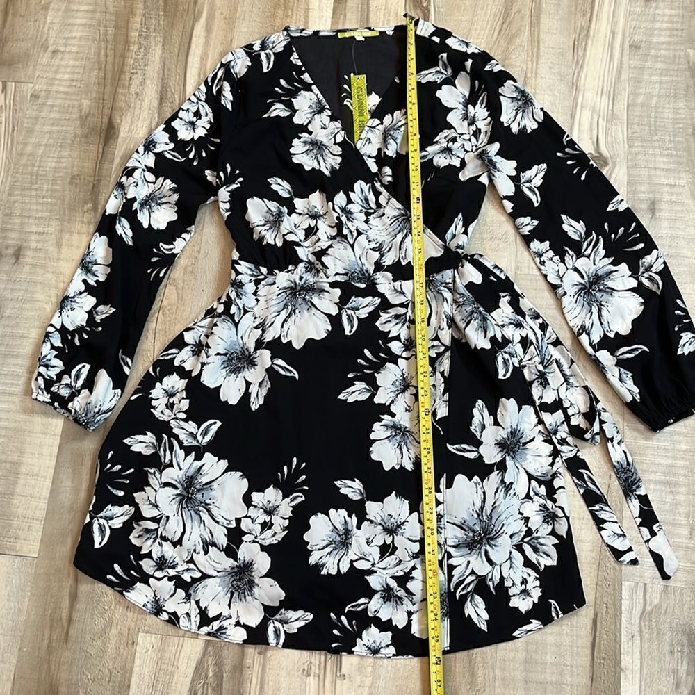 NWT Gianni Bini floral wrap black/white dress size medium - Picture 5 of 10